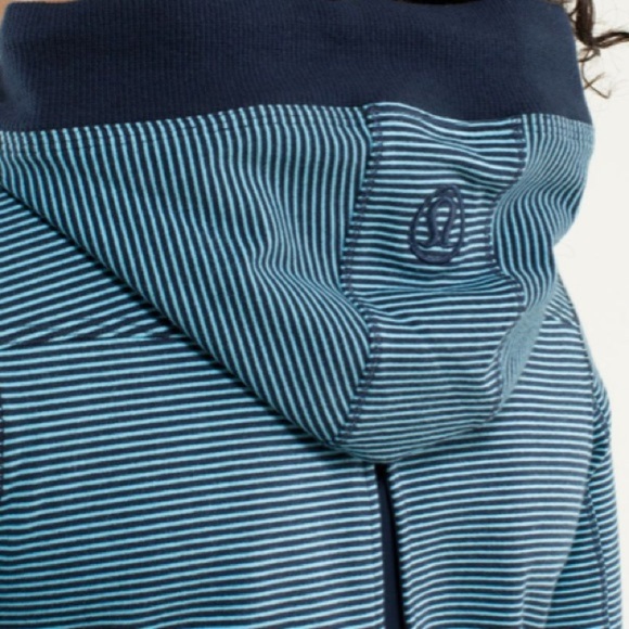 Lululemon Bliss Break Hoodie
Wagon Stripe Inkwell Blue Moon / Inkwell si… - Picture 16 of 16